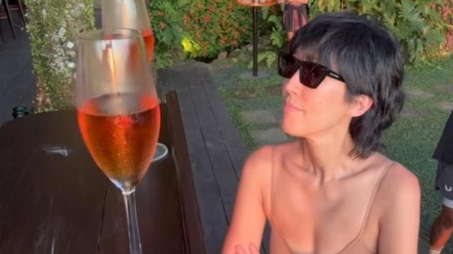 ‘이혼’ 홍진경, 한국 떠난 근황…스킨톤 드레스 ‘시선강탈’ [AI 포토컷]