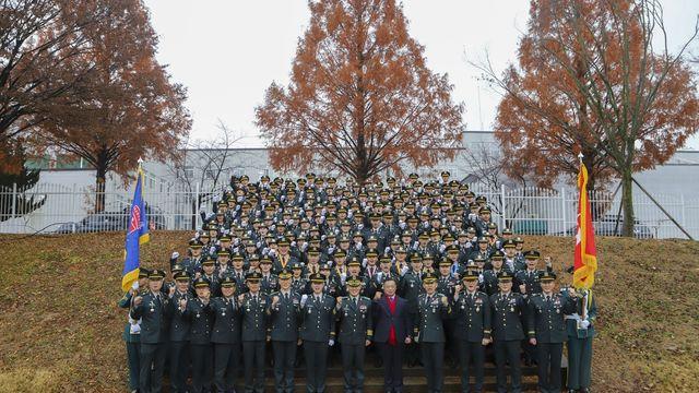 육군 부사관 352명 임관…국방부장관상에 김철민 하사