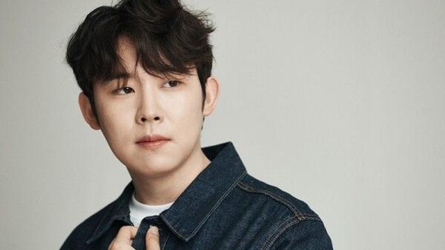 진욱, 첫 정규로 입증한 ‘팔색조 보컬’…무대형 아티스트로 자리매김