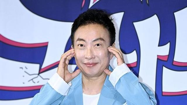 박명수, 손가락 통증 호소…