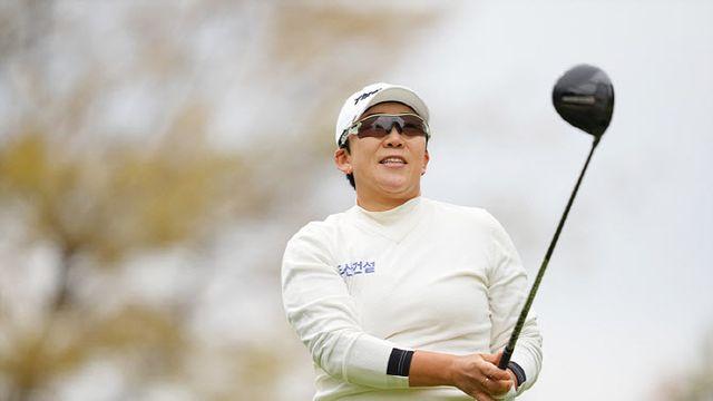 영구 시드 1승 남긴 신지애, 日 최종전 투어 챔피언십 둘째 날 공동 6위