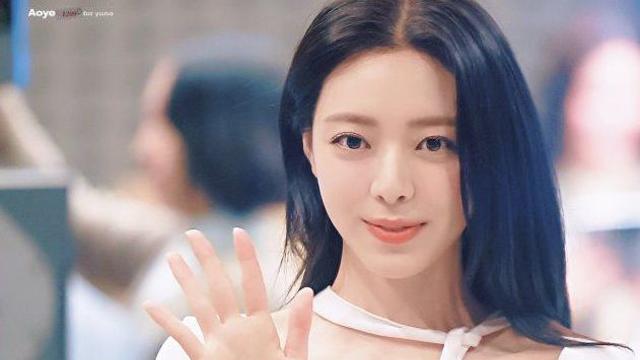 지적인 있지 유나