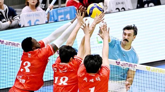 '8연승' 대한항공, 한국전력 완파하고 선두 질주…러셀, 25득점 폭발