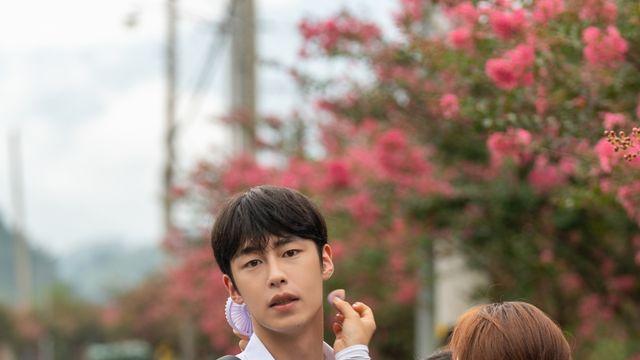 '마지막 썸머' 이재욱, 반전 매력 돋는 비하인드 스틸 공개··· 풋풋+카리스마