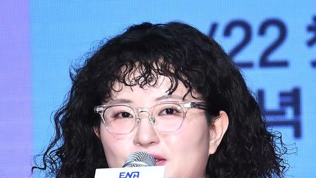 '102만→100만' 유튜버 원지, 지하 6평 사무실 논란에도 구독자 대량 이탈...