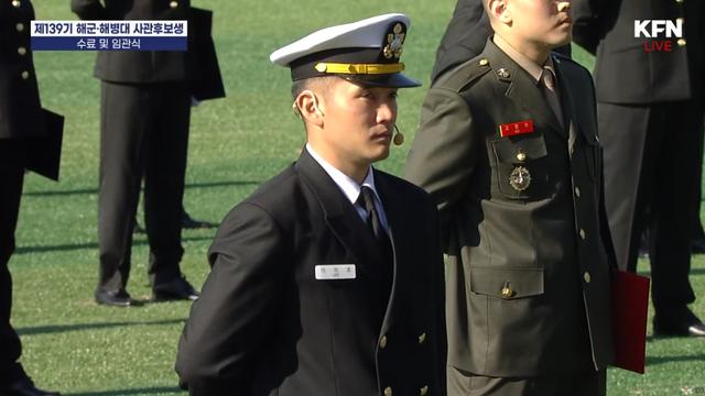 엄마 임세령도 왔다…지호씨 해군장교 임관식에 '삼성家 총출동'