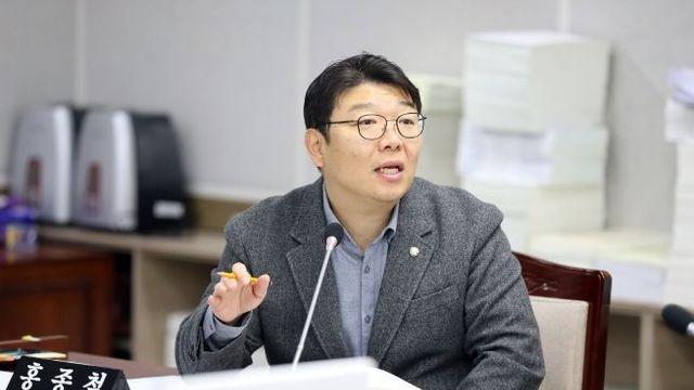 수원특례시의회 홍종철 의원, 대규모점포 참고인 첫 출석 이끌어