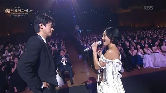 영화보다 더 영화 같은 장면…청룡서 빛난 화사·박정민에 호응