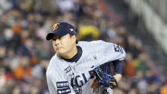 KT, 강백호 보상선수로 '2년 35홀드' 한화 필승조 한승혁 지명