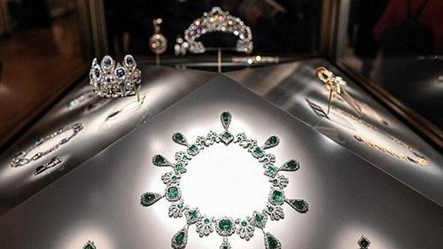 루브르 보석 절도 4번째 핵심 용의자 구속 기소