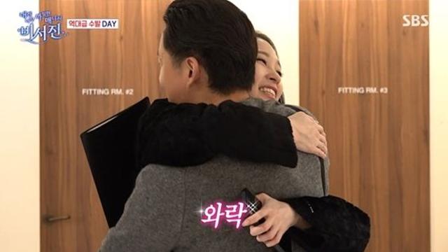 이서진, '신세계家' 애니와 반가움의 포옹 