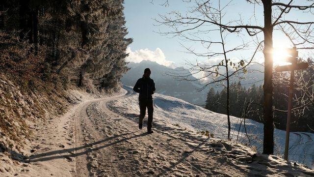 겨울철 고혈압 주의보! 새벽 운동 안전 수칙 4