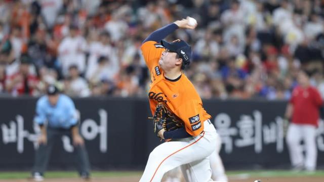 [속보] KT, 한화 FA 보상선수로 베테랑 투수 한승혁 지명