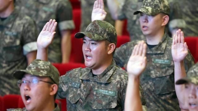 이재용, 장남 지호씨 해군 임관식 참석···홍라희·이서현 삼성가 총출동