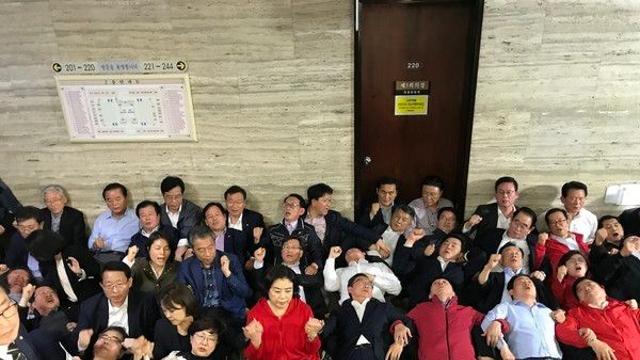 ‘檢 ‘패스트트랙’ 항소 포기에도 나경원·황교안 등 8명 항소···“애초 기소감 아냐”