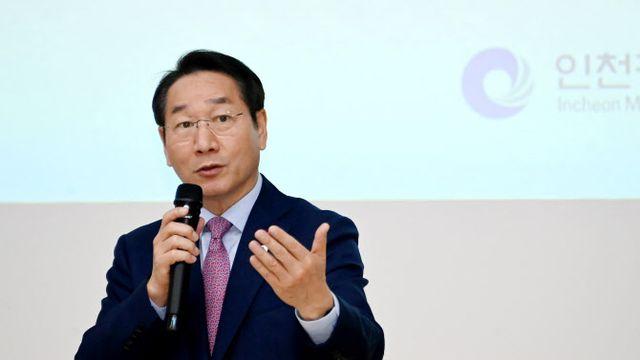 검찰 기소에 유정복 “정치 탄압”VS민주당 “사과하라”