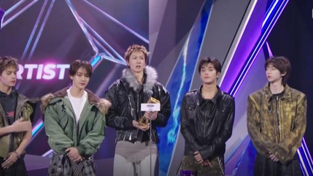 [TVis] 코르티스·하투하, ‘2025 마마’ 베스트 뉴 아티스트(신인상) 수상