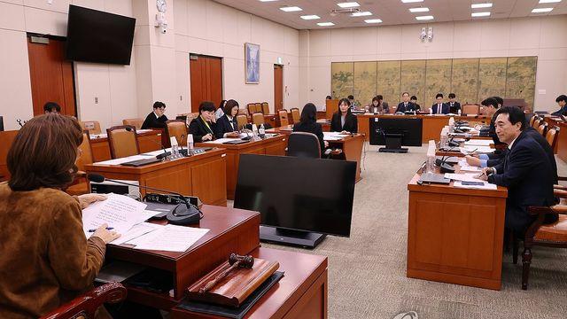 '콘서트·스포츠 암표' 과징금 최대 50배…국회 문체위 통과