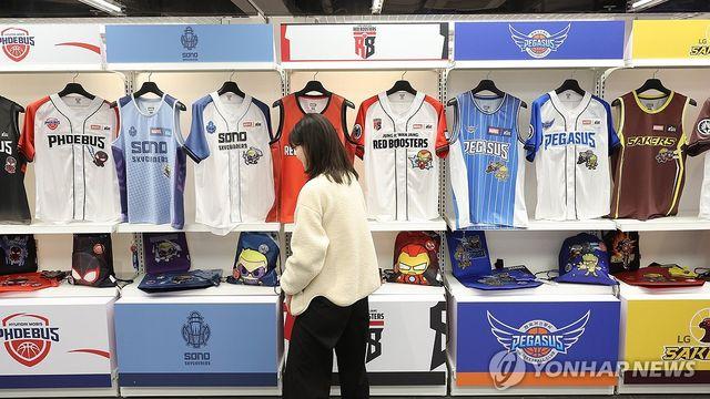 정관장은 아이언맨, SK는 스파이더맨…KBL-마블 테마 팝업스토어