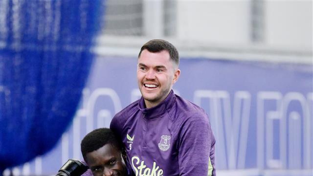 권투 글러브 끼고 화해까지 했는데 왜? '동료 찰싹' 에버튼 게예, 레드카드 항소 기각