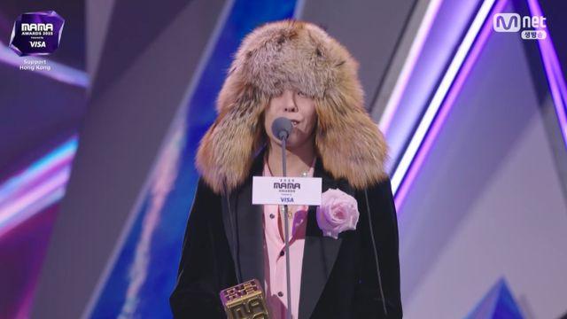 지드래곤 인기 안 죽었다…벌써 수상 영광 '2관왕', 소감에 빅뱅 언급했다 [2025 MAMA AWARDS]