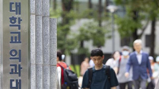 의료대란 촉발한 '의대 2000명 증원'…법적대응 어떻게?