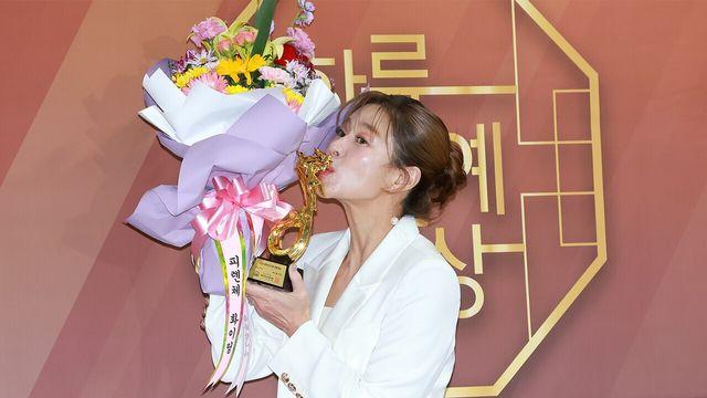 [NC포토] 예지원, 달콤한 키스