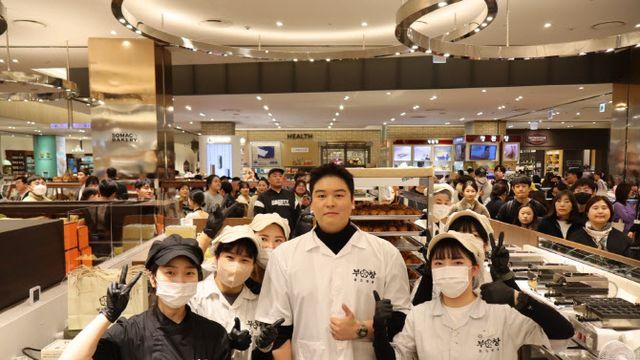 '호두 부케' 문의 폭주…이장우, 신혼여행 대신 부산행