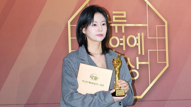 [NC포토] 서유정, 멋쁨 가득 수트 핏