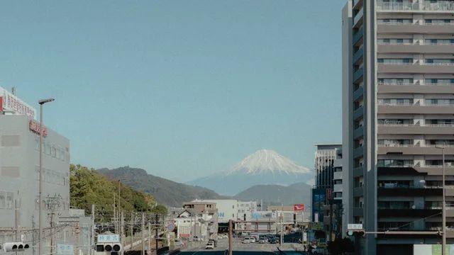 하얀 모자를 뒤집어 쓴 후지산 (25장)