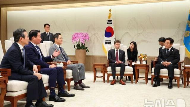 AI 패권 경쟁 속 완화 목소리↑…특혜·경제력집중 우려도[금산분리 갈림길①]