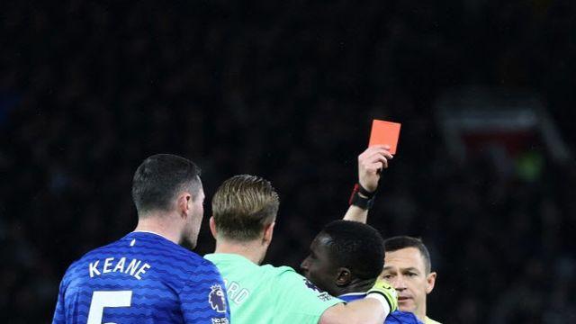 팀동료 때린 에버턴 게예, 퇴장 항소 기각…3경기 정지 사실상 확정