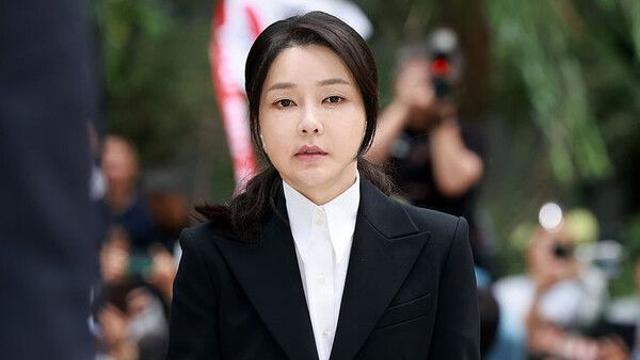 특검, 김건희 구형 다음날 재소환…목걸이·금거북이 등 조사