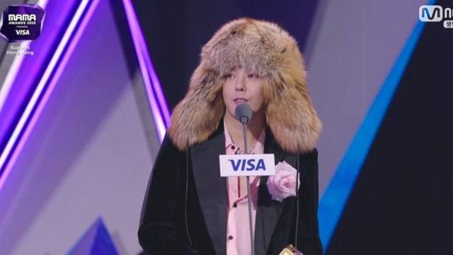 ‘2관왕’ 지드래곤 “빅뱅 멤버들 생각나” (‘2025 MAMA’)