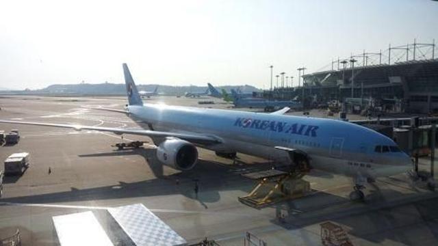 여객기 비즈니스석 무단으로 앉은 외국인, 제지당하자 소란