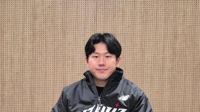 KT 유니폼 입은 최원준 