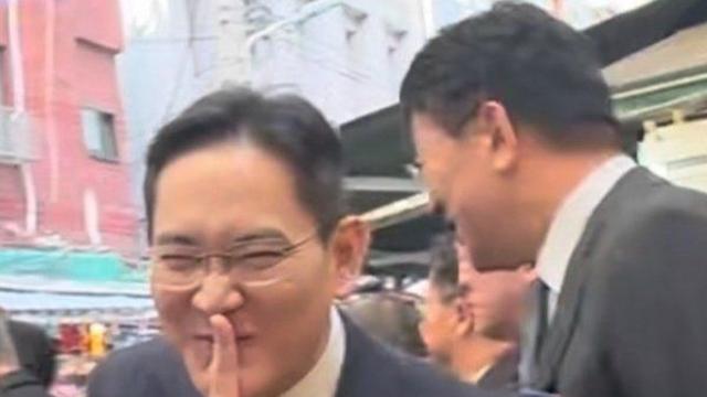 입모양 못 숨기는 이재용 