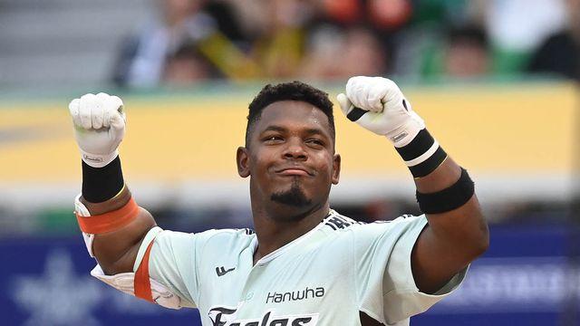 공격도 중요하지만…'류현진도 멘붕' 빠트린 외야 수비 괜찮나? 한화, 무슨 생각으로 '강백호-페라자' 함께 품었을까