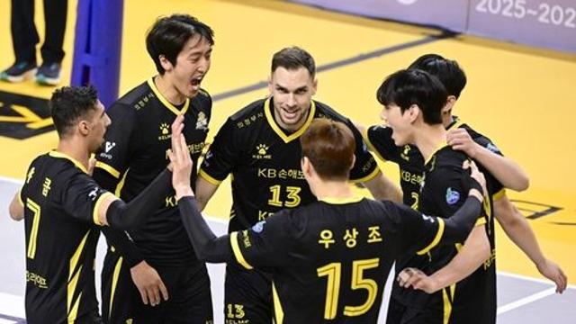 남자배구 KB손보, 현대 제압…여자부 흥국생명도 현대에 승리(종합)