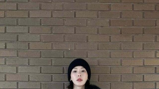 이다희, 크롭티+레깅스로 완성한 '40세 믿기지 않는' 탄탄 복근 자랑