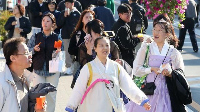 부산도, 강릉도 아니다…외국인 관광객도 앞다퉈 몰려가는 '이 지역'