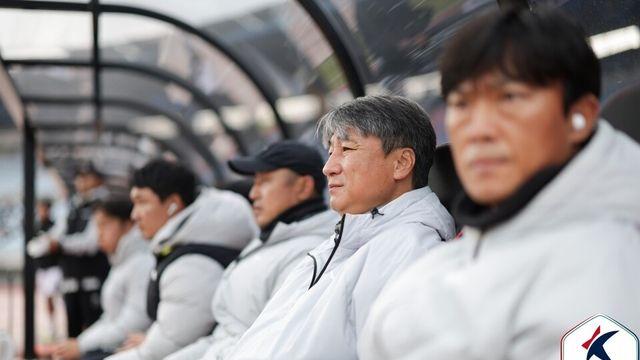 [STN 현장] '2024 최하위→2025 플레이오프 진출' 성남 전경준 감독 