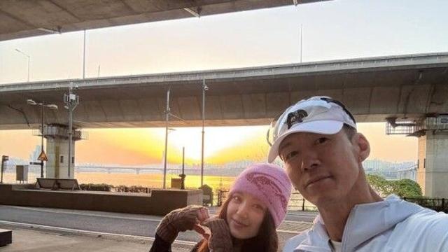 '어도어 복귀 선언' 뉴진스 다니엘, 새벽 러닝 포착... 션 