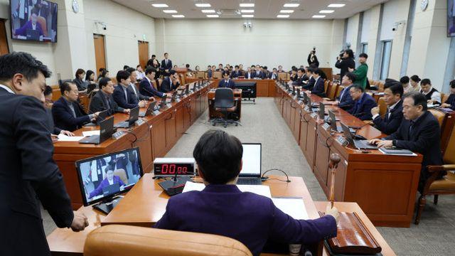 기재위, ‘배당소득 분리과세 최고 30%세율’ 의결…법인·교육세 정부안 유지될 듯(종합)