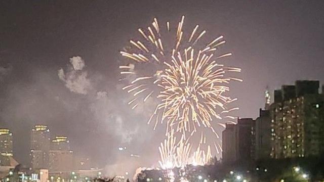 [실시간현장포토] 밤하늘 수놓는 '대전 한화 불꽃축제' 불꽃들