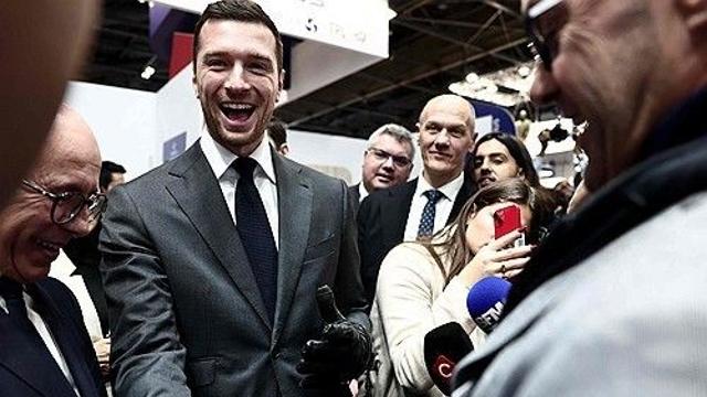 프랑스 극우 유력 대선후보, 사인회 중 날계란 테러