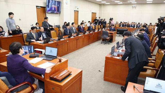 배당 분리과세 최고세율 30%·청년미래적금 비과세 등 기재위 통과