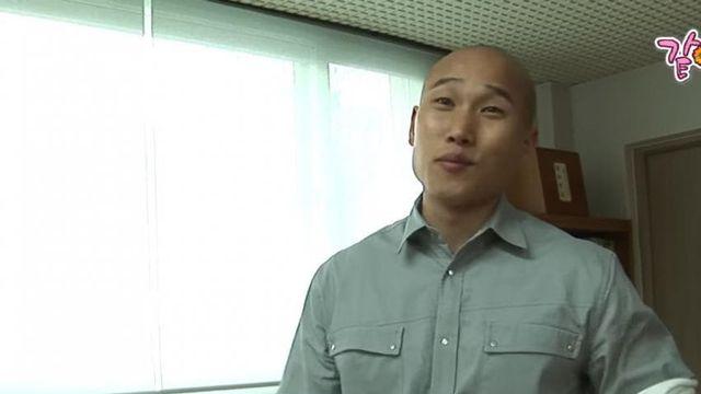 훌쩍훌쩍 미국으로 입양된 한국인, 친가족을 만난 후 달라진 태도.jpg