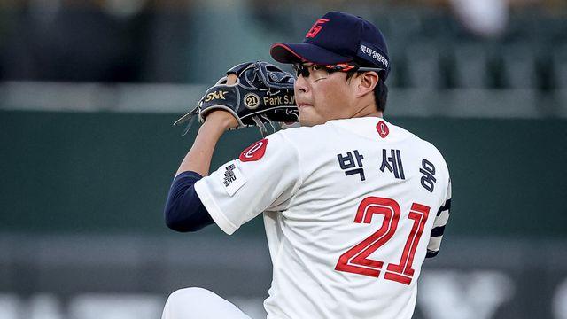 5년 계약 반환점 도는 안경 에이스…박세웅 활약 절실한 롯데