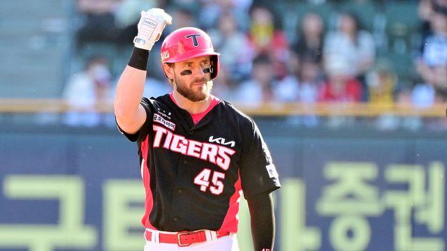 '타이거즈 역대 4위' 35홈런 외인 타자와 작별 택한 KIA 